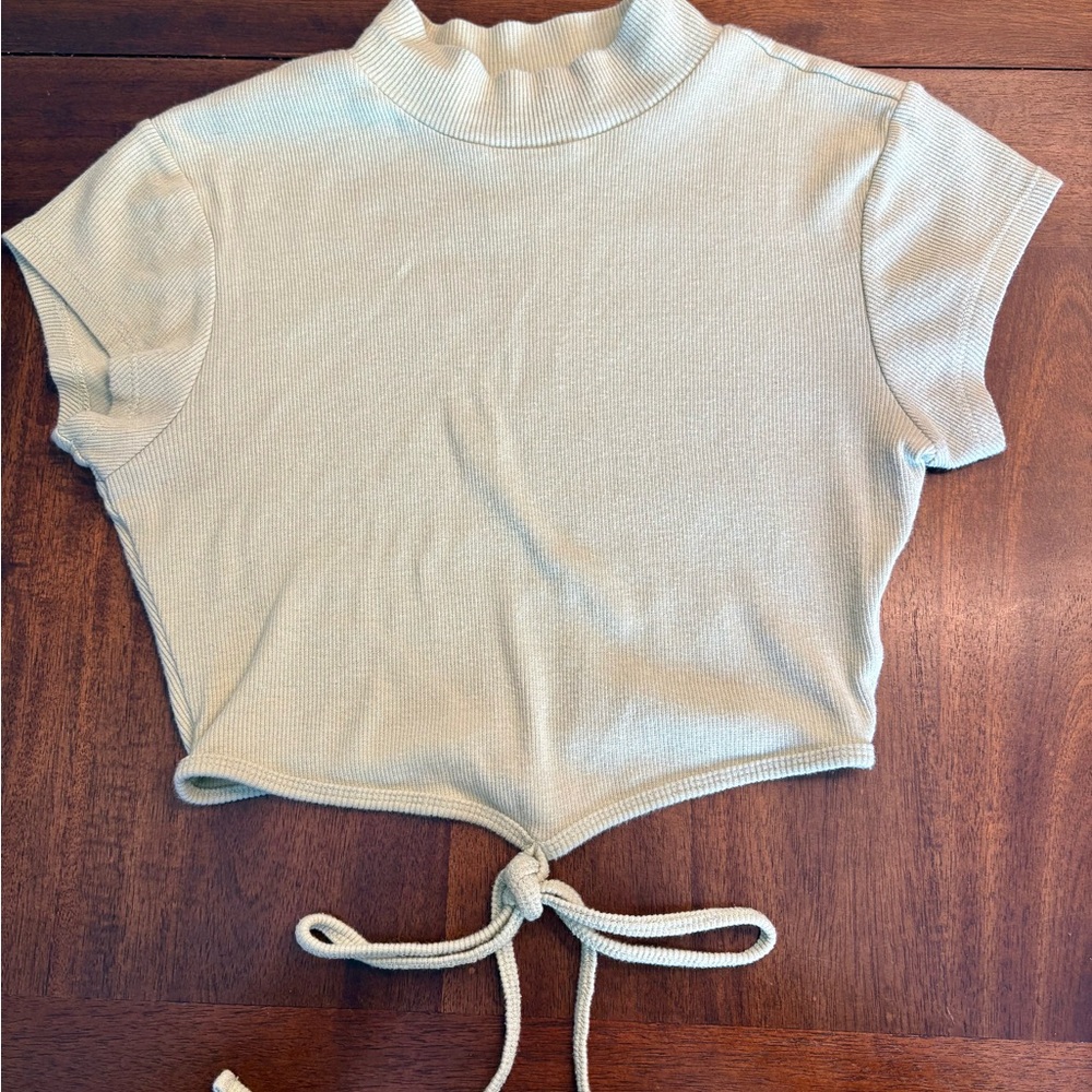 Mint Green Ribbed Knit Crop Top. BARELY WORN
